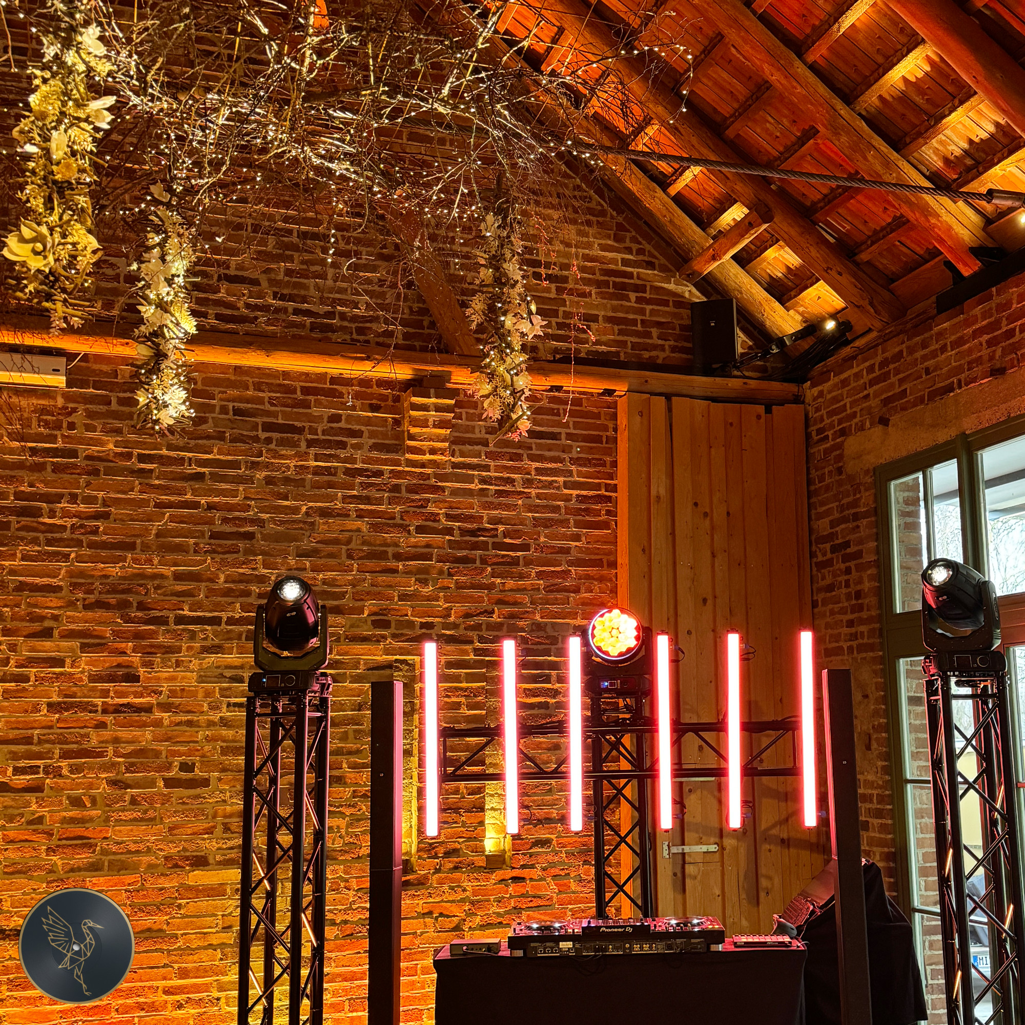 Brüngers Rödinghausen – Abendstimmung mit Neonröhren