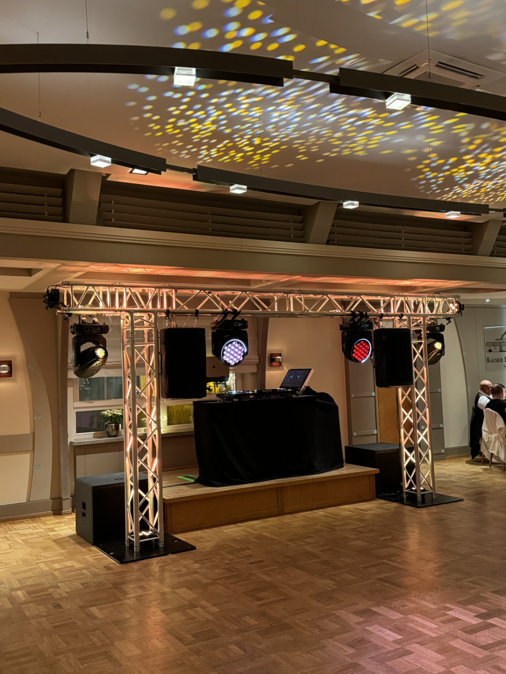 Kaiser Dorfkrug Espelkamp-Isenstedt Hochzeitslocation mit DJ Equipment