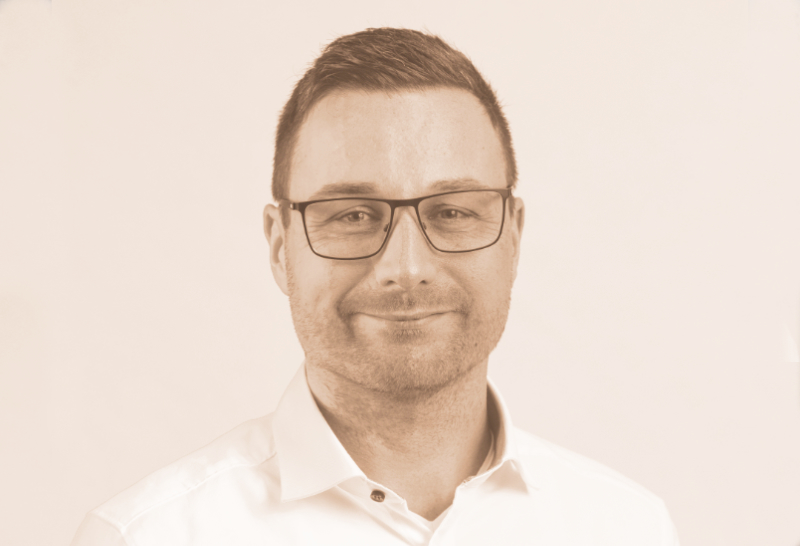 DJ Mike Crane Portrait Frontansicht